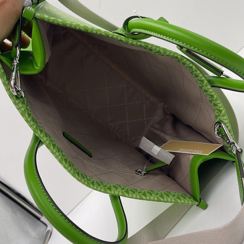 Michael Kors Mirella Medium Ombré Logo Tote Bag
Jungle Green 
NWT - Picture 7 of 16